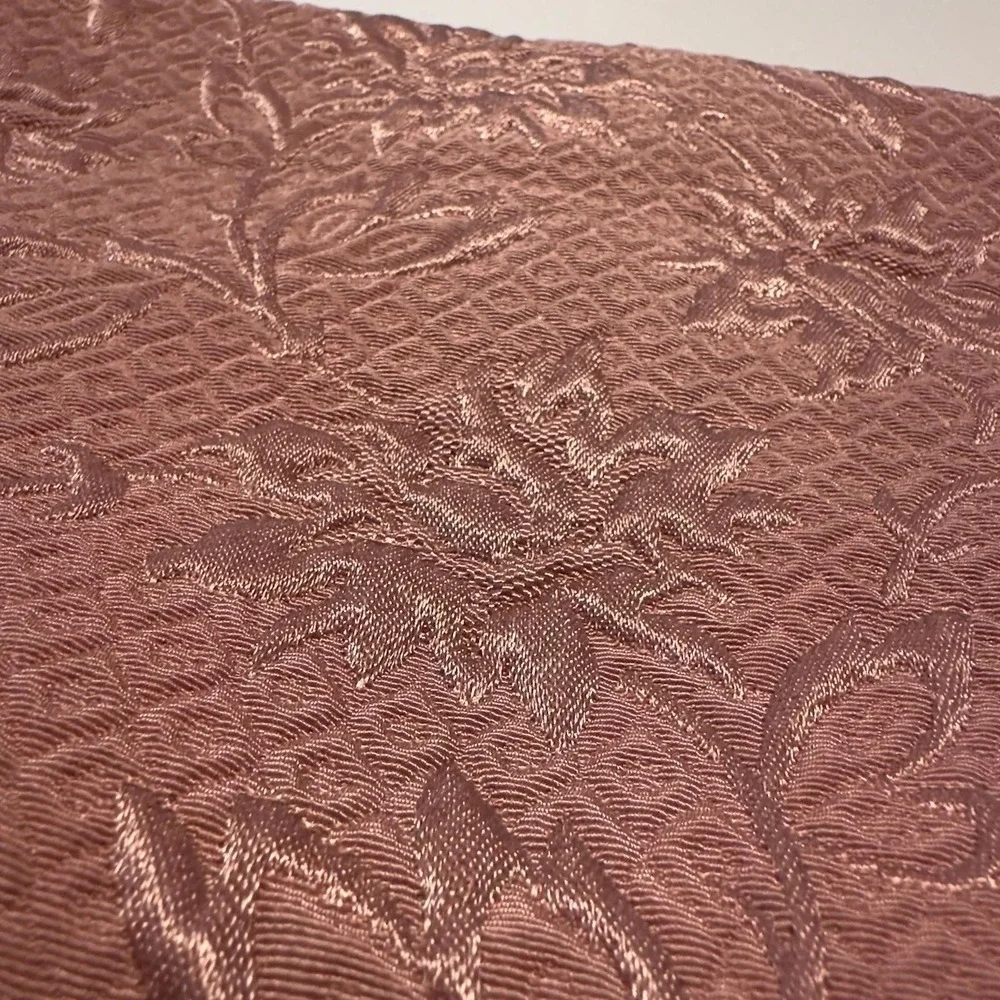 Table‎ runner 66 x 12 – rose tone raised FLORAL print